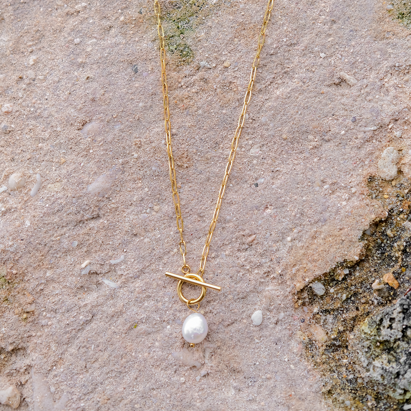 Elegant Freshwater Pearl Necklace with Waterproof Gold Chain – 17 Inches, Hypoallergenic and Skin-Friendly 3