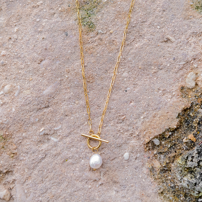 Elegant Freshwater Pearl Necklace with Waterproof Gold Chain – 17 Inches, Hypoallergenic and Skin-Friendly 3