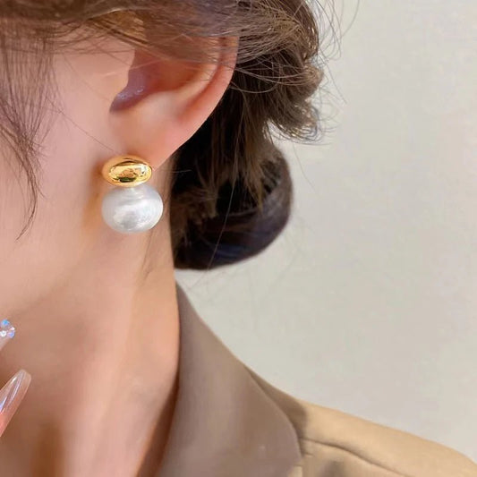 Elegant Gold Accented Pearl Stud Earrings – Timeless Design for Any Occasion 1