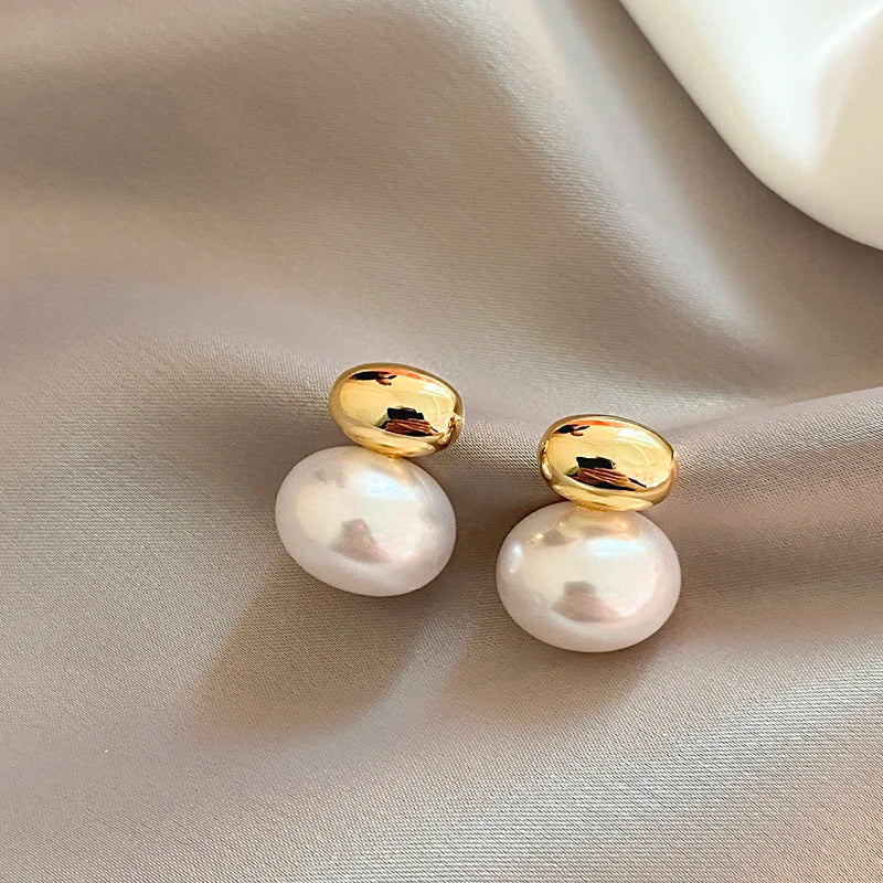 Elegant Gold Accented Pearl Stud Earrings – Timeless Design for Any Occasion 2