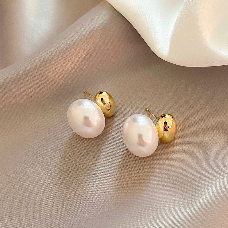 Elegant Gold Accented Pearl Stud Earrings – Timeless Design for Any Occasion 5