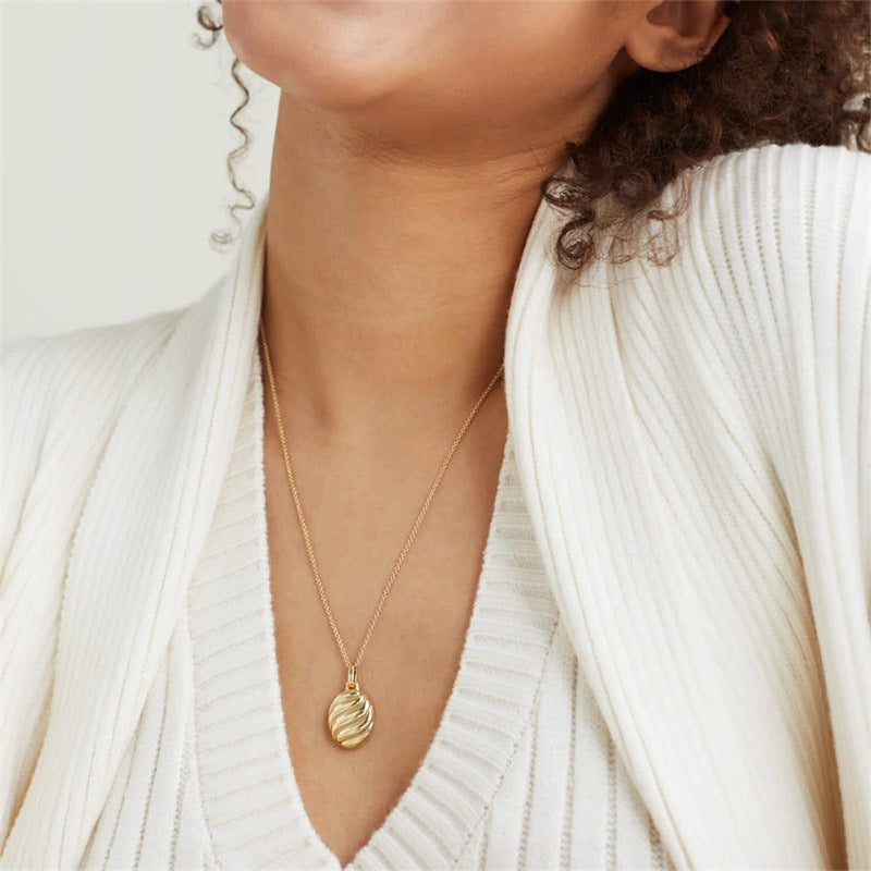Elegant Gold Croissant Necklace with Adjustable Chain – Hypoallergenic Stainless Steel-Plated Jewelry 2