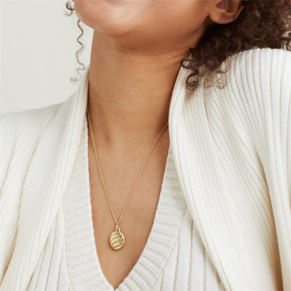 Elegant Gold Croissant Necklace with Adjustable Chain – Hypoallergenic Stainless Steel-Plated Jewelry 2