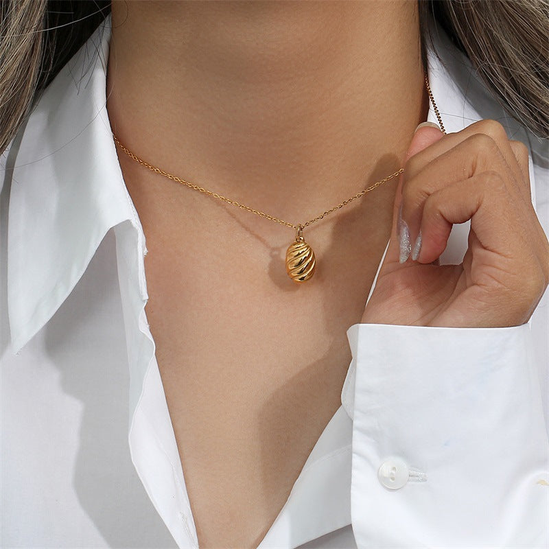 Elegant Gold Croissant Necklace with Adjustable Chain – Hypoallergenic Stainless Steel-Plated Jewelry 4
