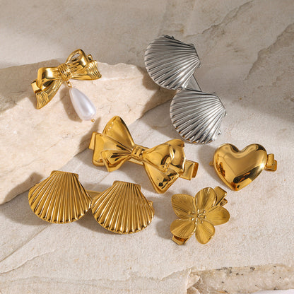Elegant Gold Hair Clip with Sculpted Petal Design – Waterproof and Hypoallergenic 1
