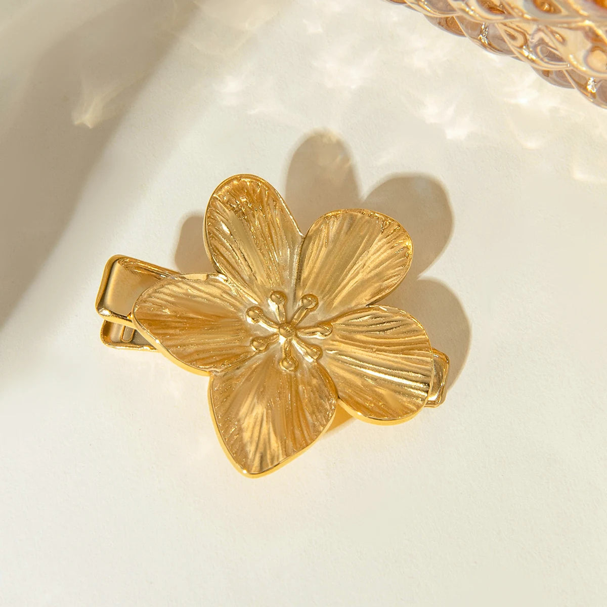 Elegant Gold Hair Clip with Sculpted Petal Design – Waterproof and Hypoallergenic 4