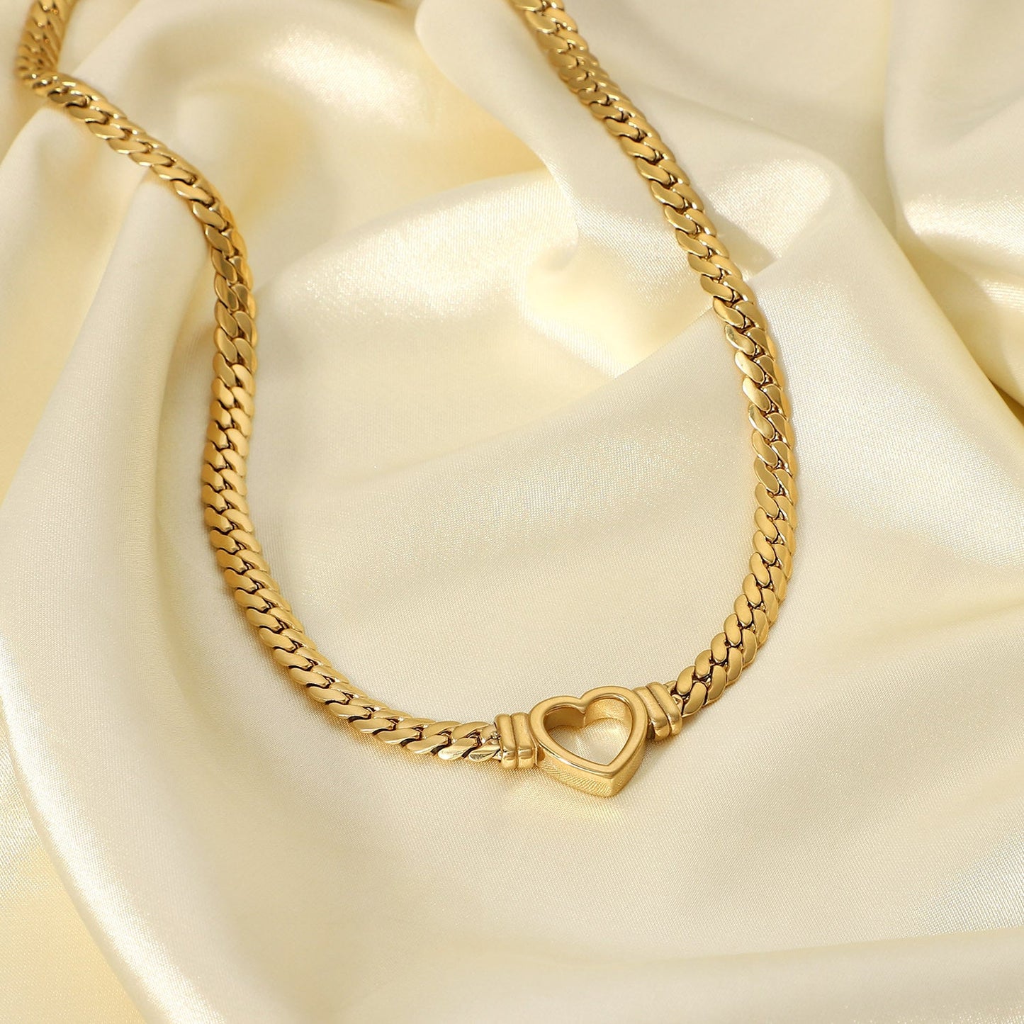 Elegant Gold Heart Choker Necklace – Minimalist 17-Inch Design, Hypoallergenic Stainless Steel with Extension 7