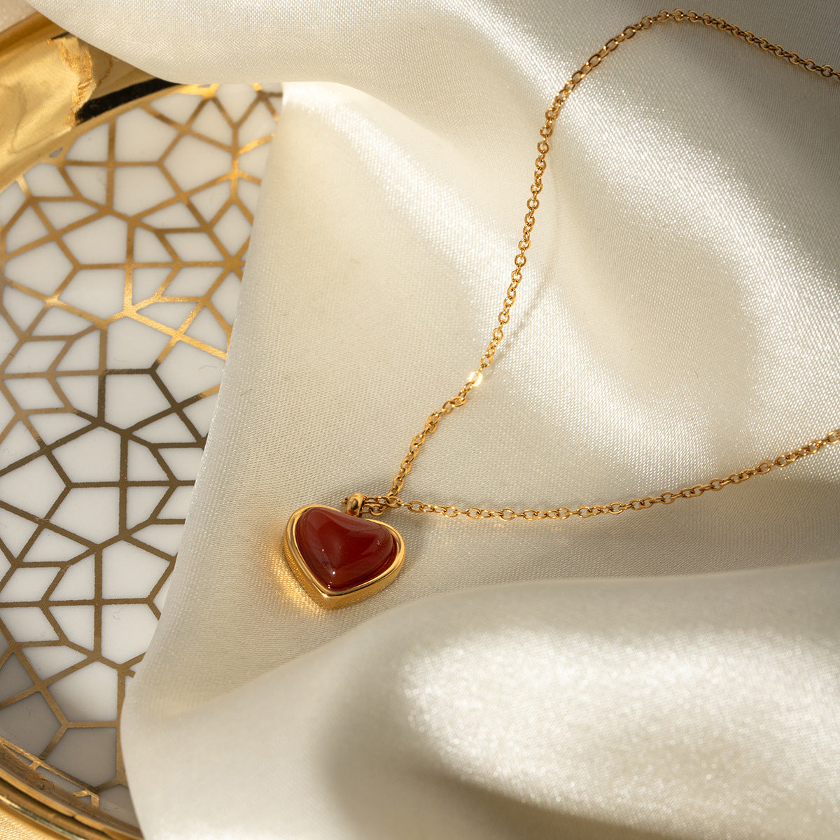 Elegant Gold Heart Necklace with 18k Gold Chain – Minimalist Design for Layering, Hypoallergenic and Water Resistant 4