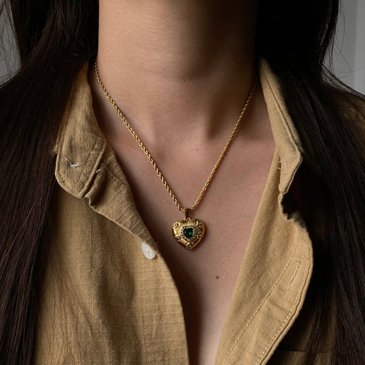 Elegant Gold Heart Necklace with Diamond Simulants and Emerald Centerpiece – 18k Gold-Plated Stainless Steel Jewelry 1