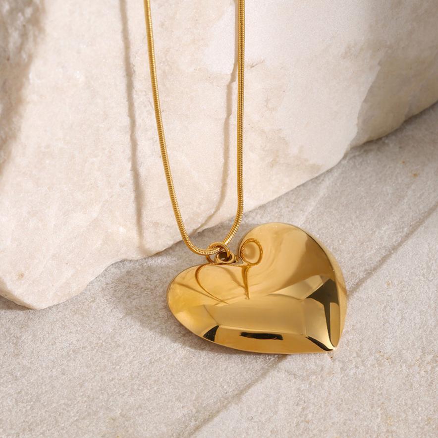 Elegant Heart Pendant Necklace – Hypoallergenic 18k Gold-Plated Stainless Steel, Adjustable 17-19 Inches, Lightweight Design 2