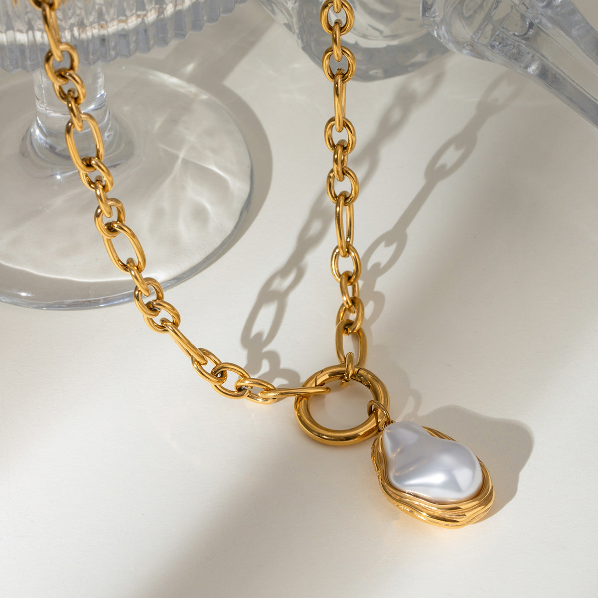 Elegant Mother of Pearl Pendant Necklace – 18k Gold-Plated Stainless Steel, Waterproof & Hypoallergenic 4