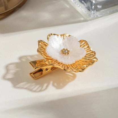 Elegant Petal Pearl Hair Clip with 18k Gold Plating – Hypoallergenic and Waterproof Hair Accessory 1