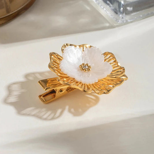 Elegant Petal Pearl Hair Clip with 18k Gold Plating – Hypoallergenic and Waterproof Hair Accessory 1
