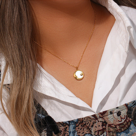 Elegant Star-Inspired Gold Necklace with AAAAA Diamond Simulants – 18K Gold Finish 1