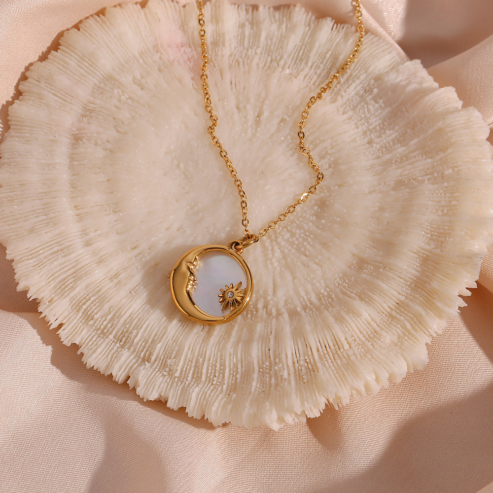 Elegant Star-Inspired Gold Necklace with AAAAA Diamond Simulants – 18K Gold Finish 5