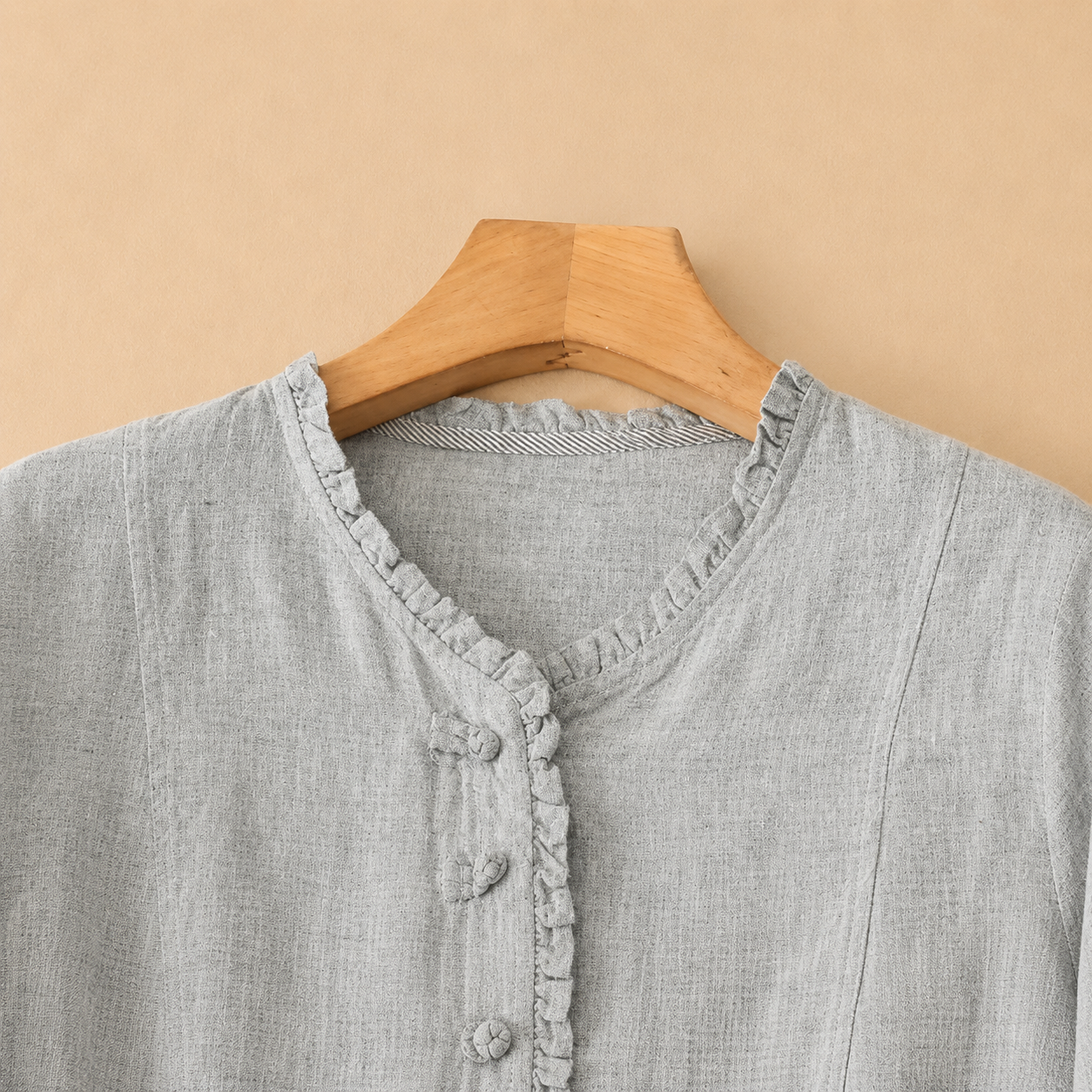 Women's Cotton Linen Long-Sleeve Gathered Waist Midi Dress – detail view | Hensley London