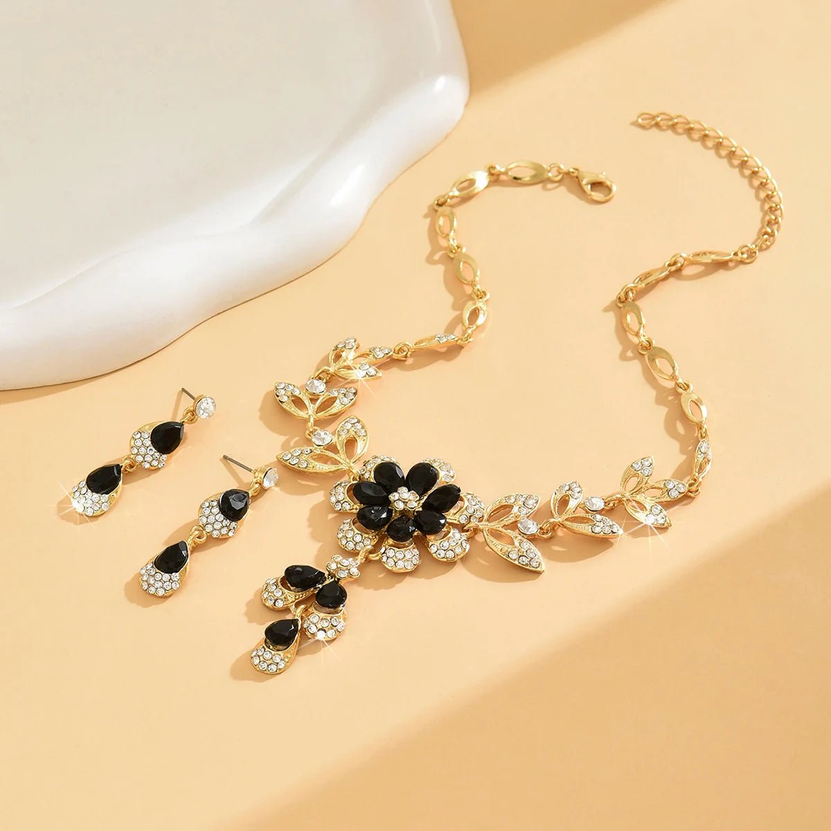 Floral Black and Gold Diamond Necklace and Earring Set – Elegant Jewelry Collection 4
