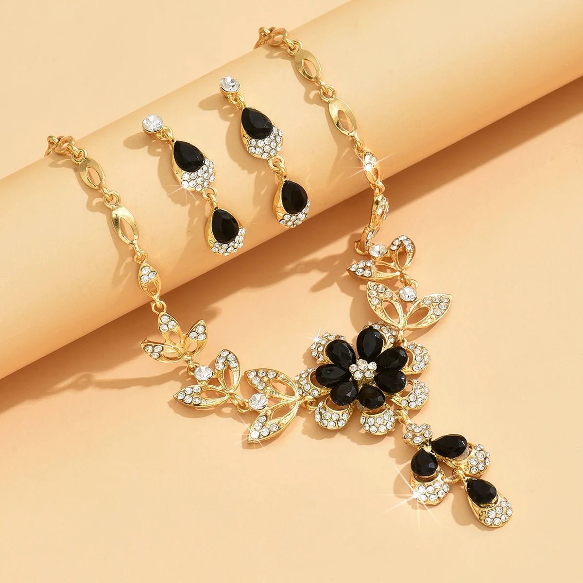 Floral Black and Gold Diamond Necklace and Earring Set – Elegant Jewelry Collection 5