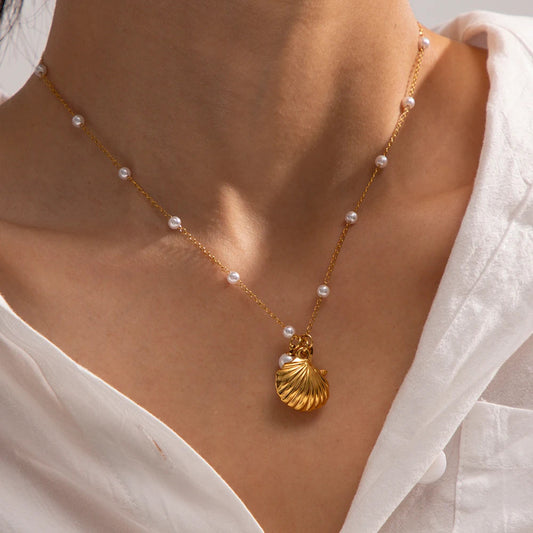Freshwater Pearl Necklace with Sea Shell and Starfish Pendants – 18k Gold-Plated Coastal Jewelry for Women 1