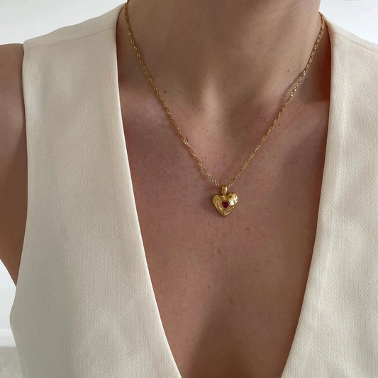 Gold Heart Necklace for Women – 18K Gold Plated Twisted Chain, Hypoallergenic and Waterproof Design 1