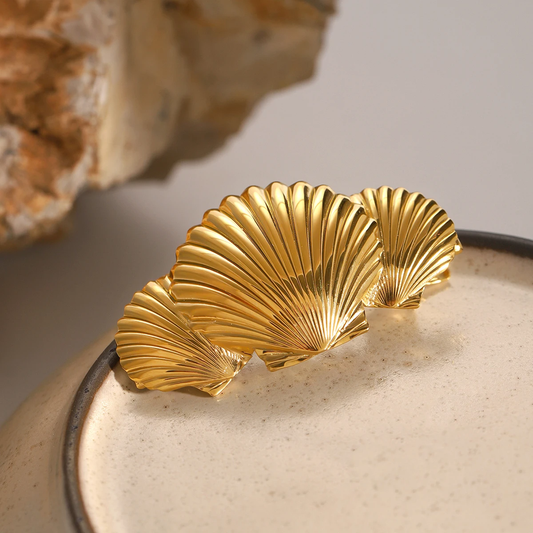 Gold Seashell Hair Clip - Hypoallergenic Accessory for Women, Lightweight, Water Resistant, Perfect for Casual and Elegant Styles 1