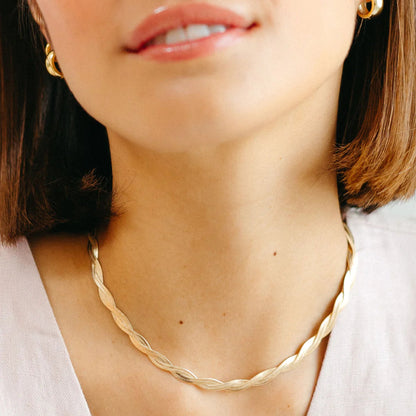 Gold Twisted Chain Necklace for Women – 18k Gold-Plated Stainless Steel, Adjustable 15-Inch Length 2