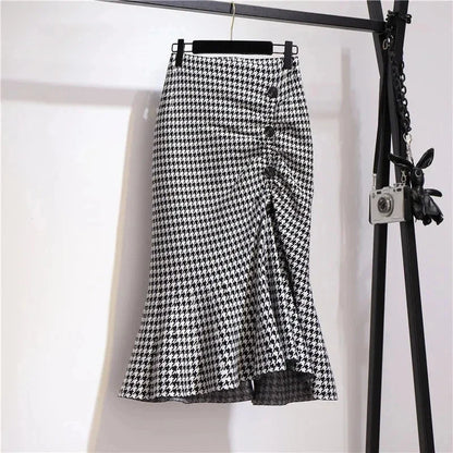 Women's Ruched High-Waist Trumpet Midi Skirt in Houndstooth – product view | Hensley London