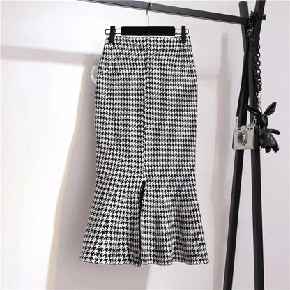 Women's Ruched High-Waist Trumpet Midi Skirt in Houndstooth – product view | Hensley London
