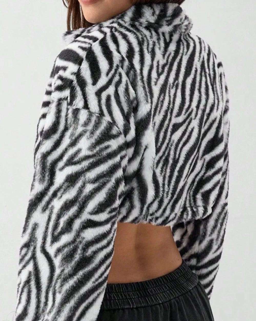 Luna Women's Fluffy Jacket | Fleece-Lined, Leopard Print 2