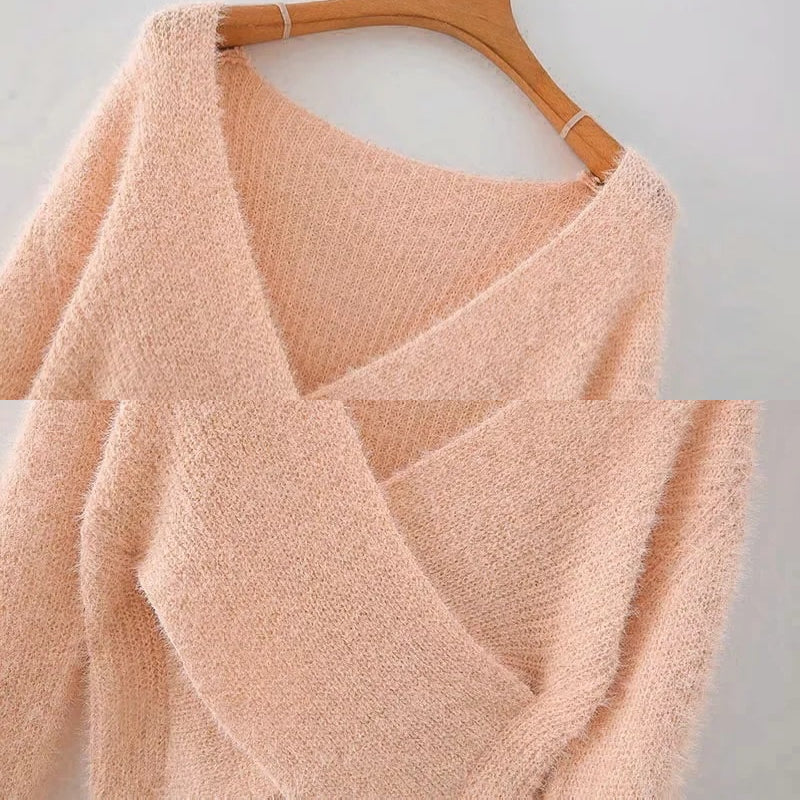 Loose-fitting Knitted V-Neck Cropped Top Sweater 4