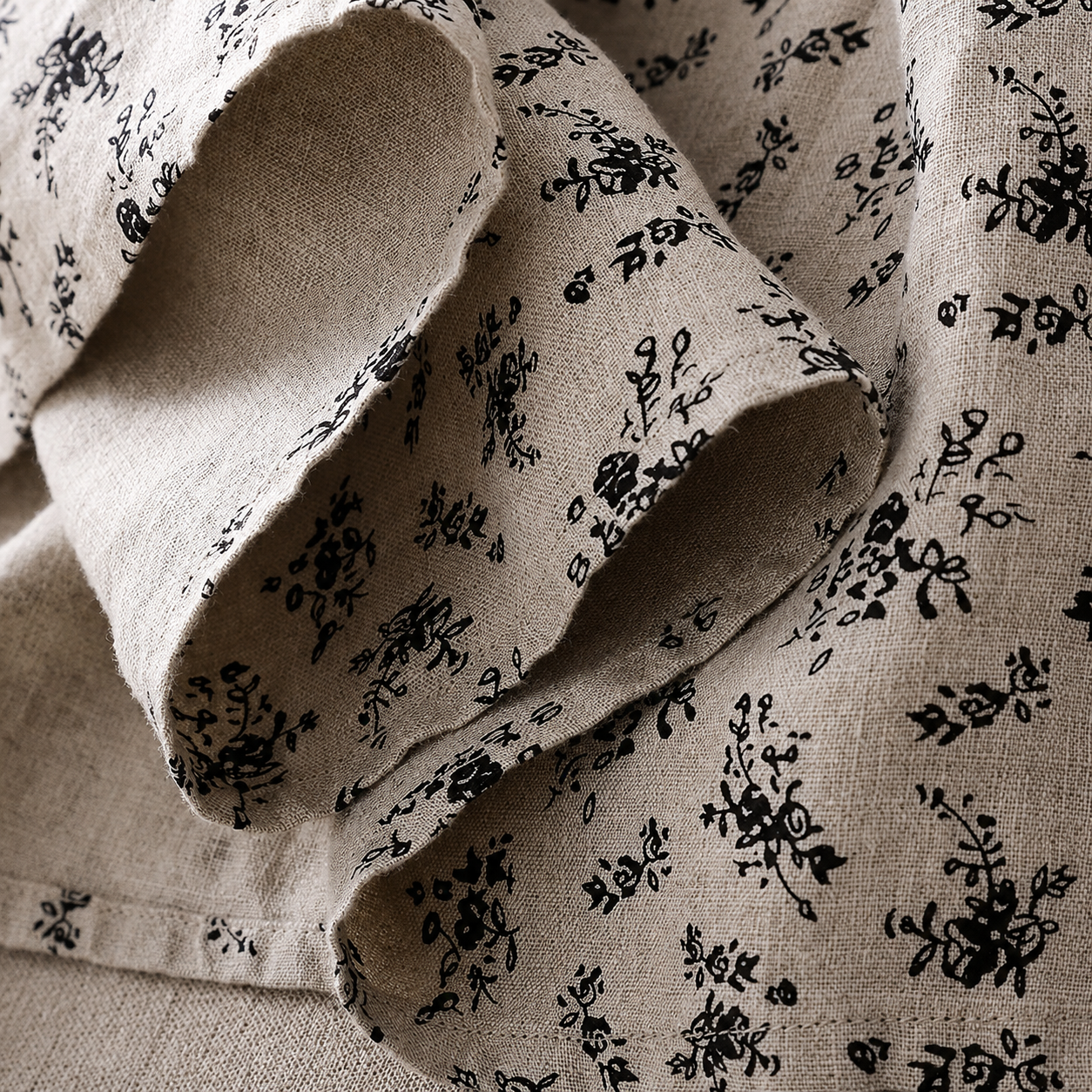 Women's Cotton Linen Floral Button-Front Midi Dress in Floral Print – back view | Hensley London