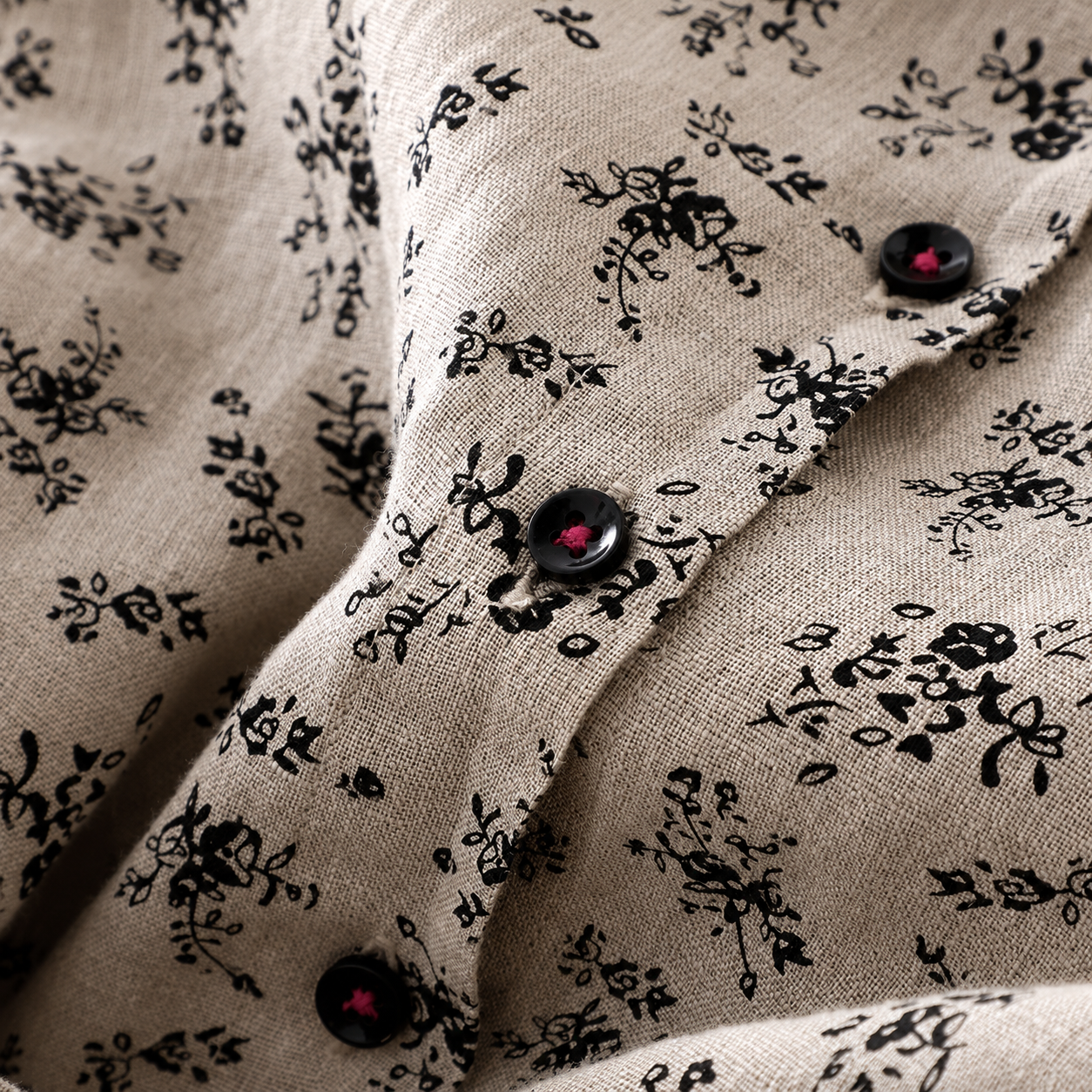 Women's Cotton Linen Floral Button-Front Midi Dress in Floral Print – detail view | Hensley London