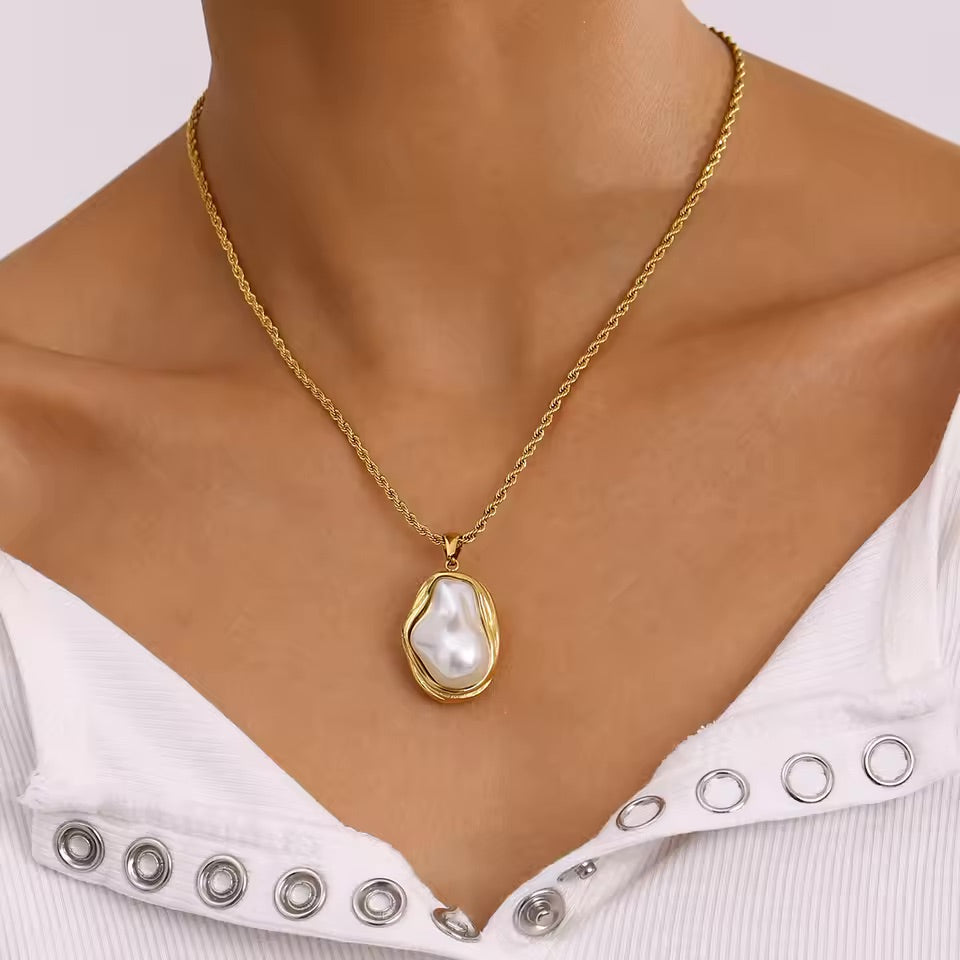 Mother of Pearl Pendant Necklace in Gold Setting – Waterproof and Hypoallergenic Jewelry 2