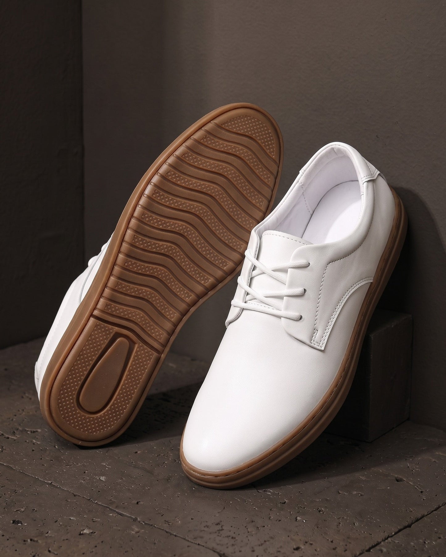 Men's Cowhide Leather Derby Shoes in Black – side view | Hensley London