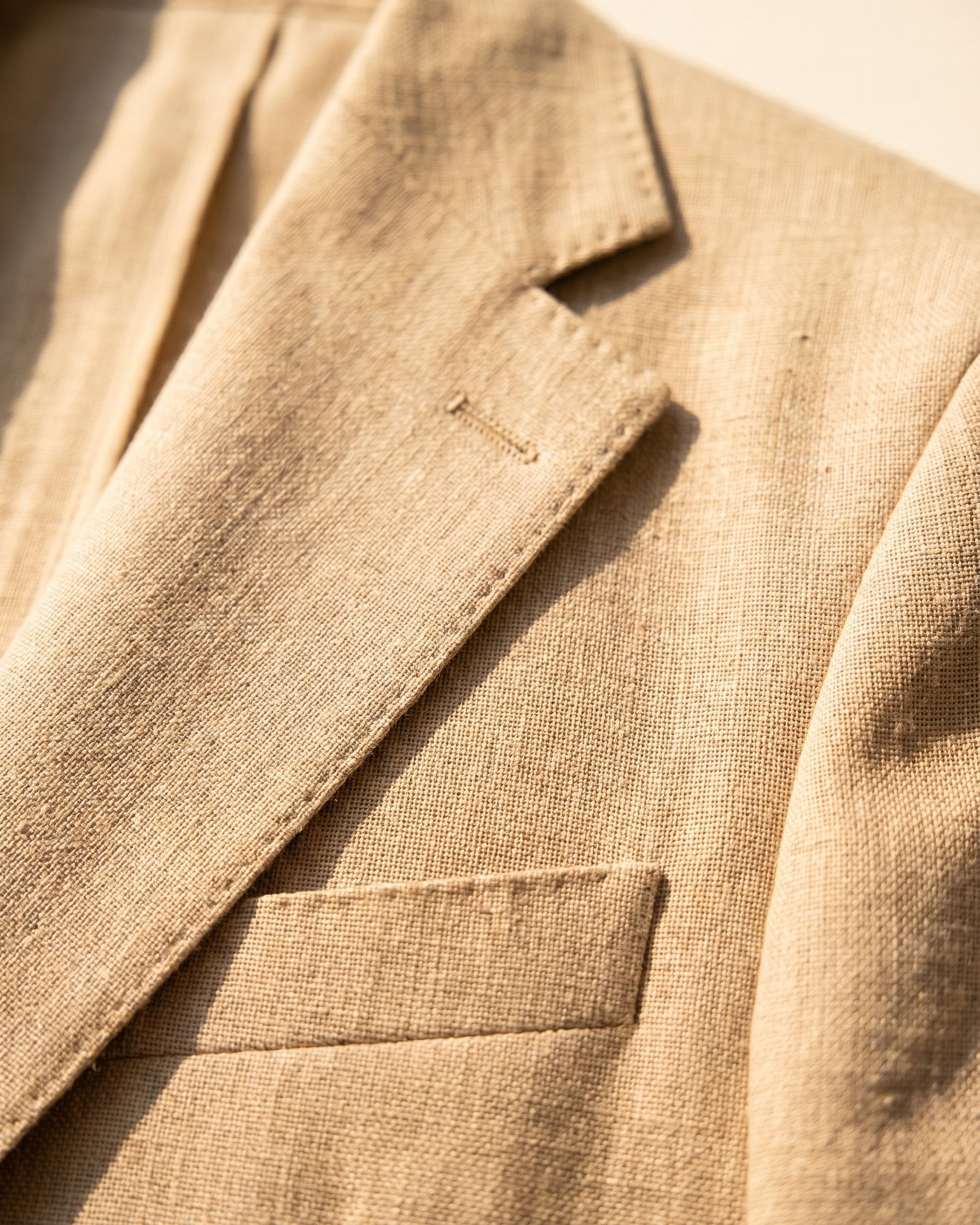 Men's Linen-Blend Two-Piece Suit – jacket detail | Hensley London