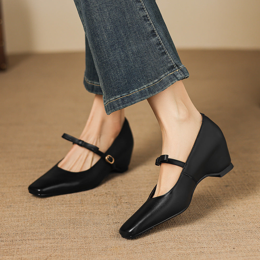 Women's Genuine Leather Mary Jane Pumps – sole and heel detail | Hensley London
