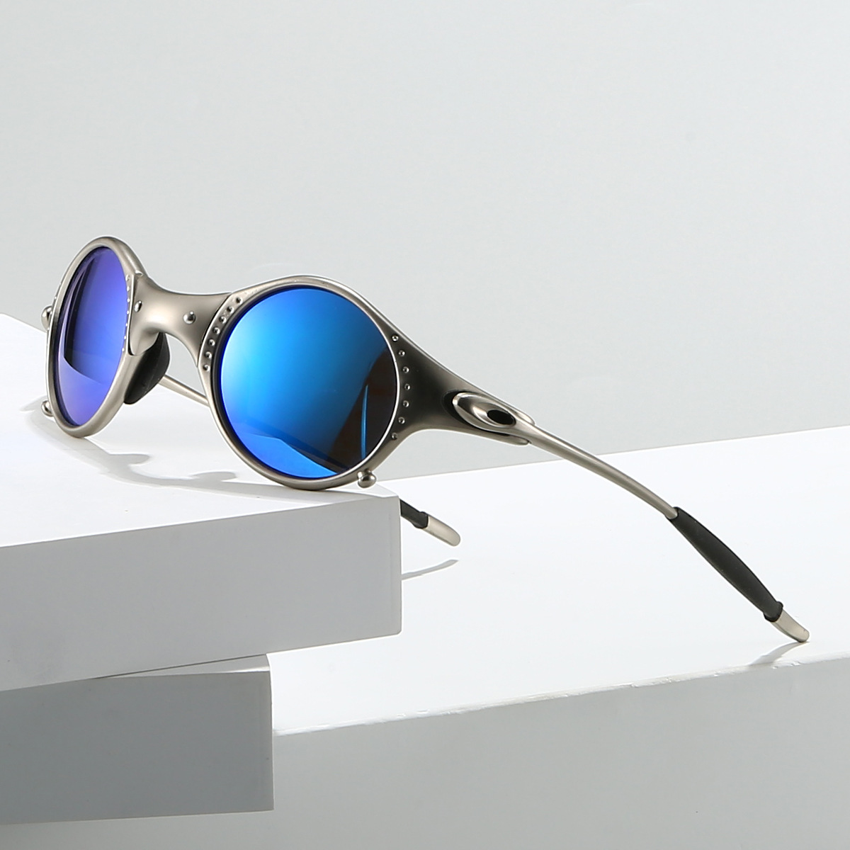 Polarized Sport Sunglasses in Sapphire – front view | Hensley London