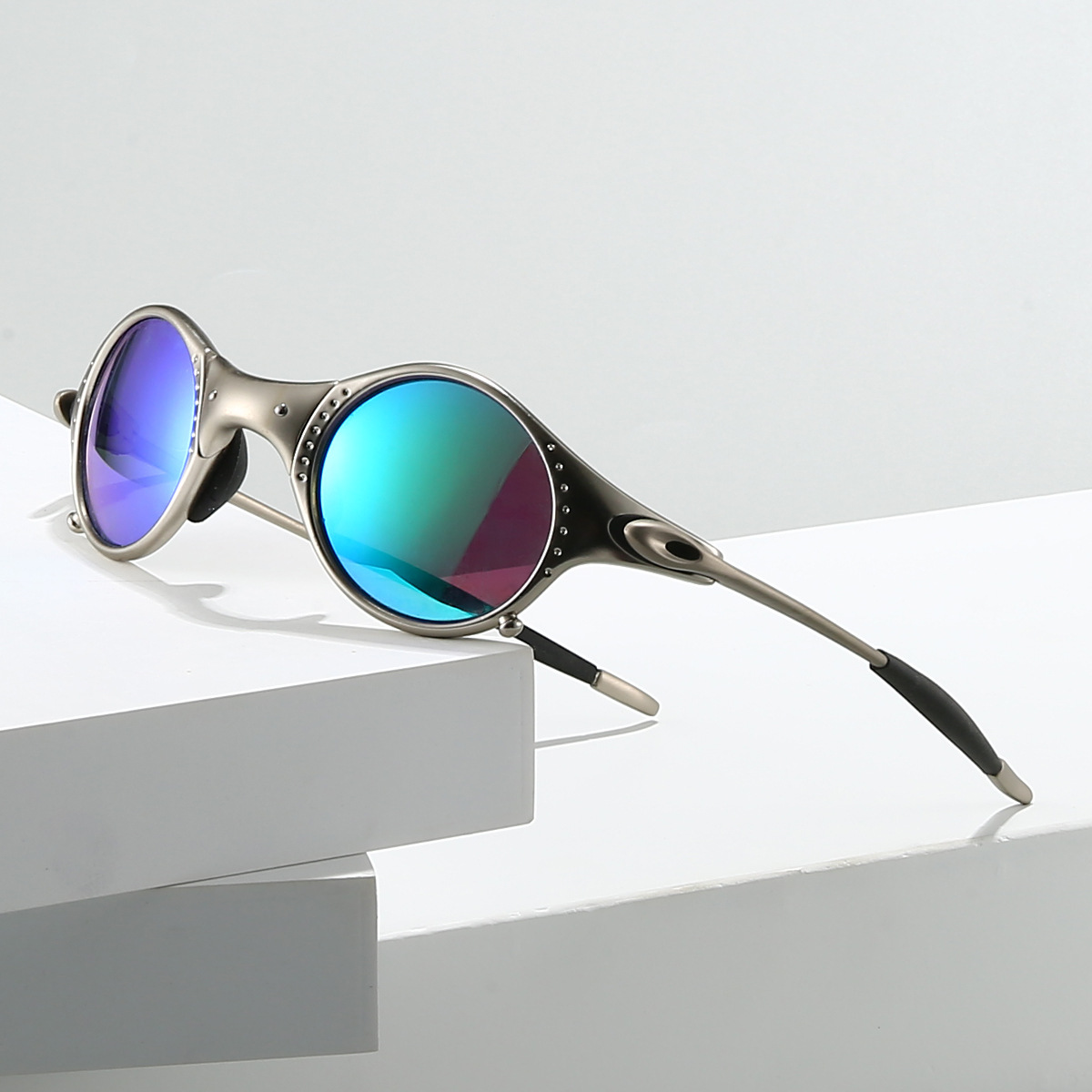 Polarized Sport Sunglasses in Ocean – front view | Hensley London