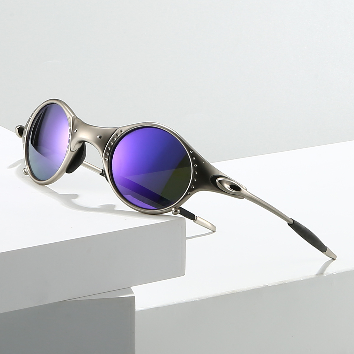 Polarized Sport Sunglasses in Phantom – front view | Hensley London