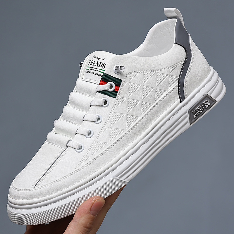 Men's Genuine Leather Cushioned Low-Top Sneakers – sole detail view | Hensley London