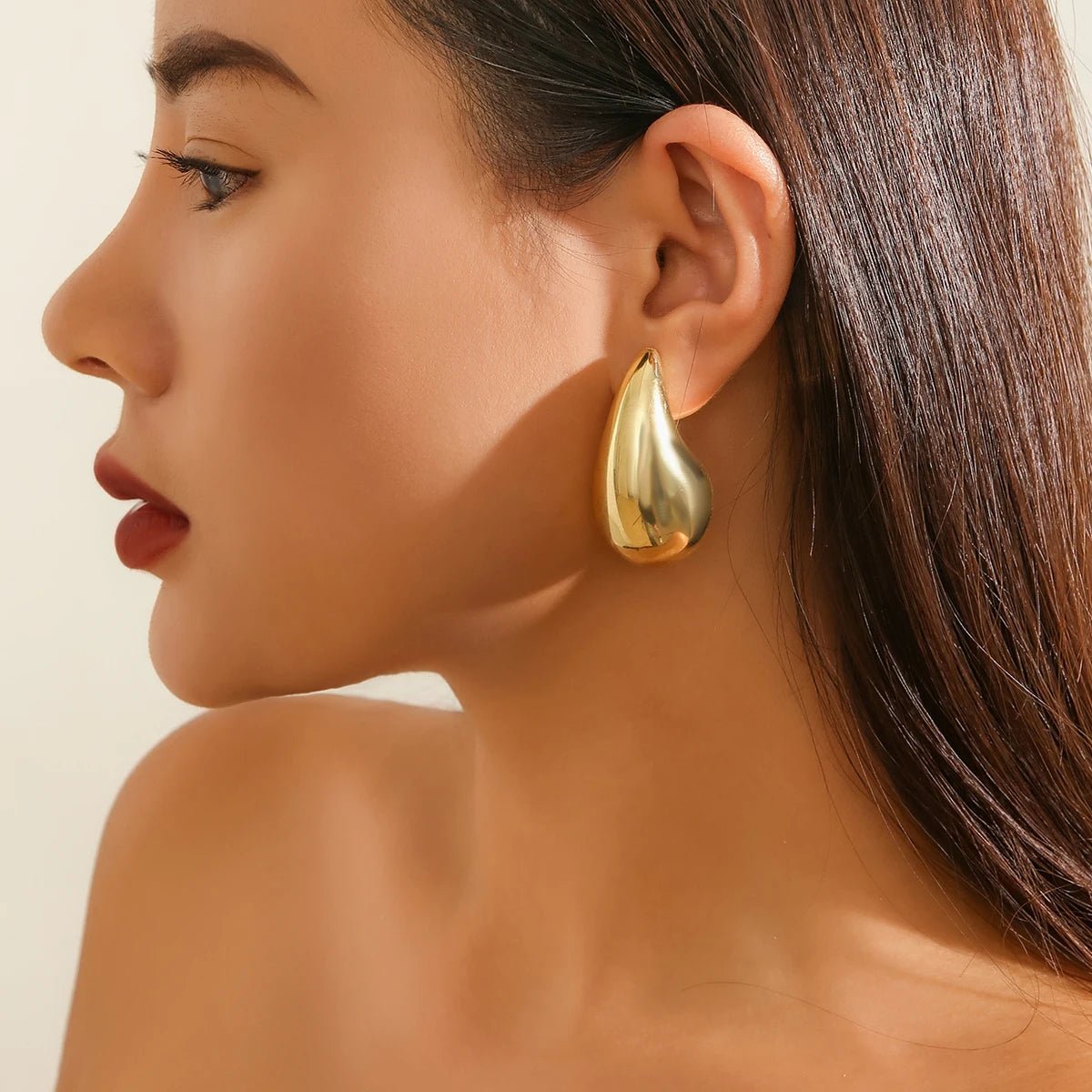 Statement Water Drop Earrings in Gold and Silver – Minimalist Stud Design 2