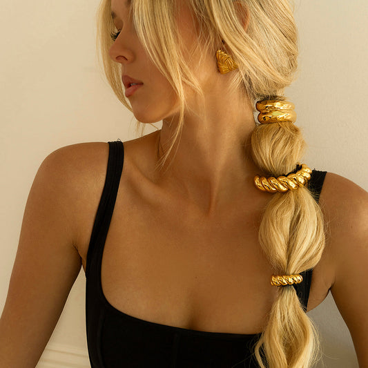 Twist Pony Cuff – Waterproof and Hypoallergenic Hair Accessory in 18k Gold Stainless Steel 1