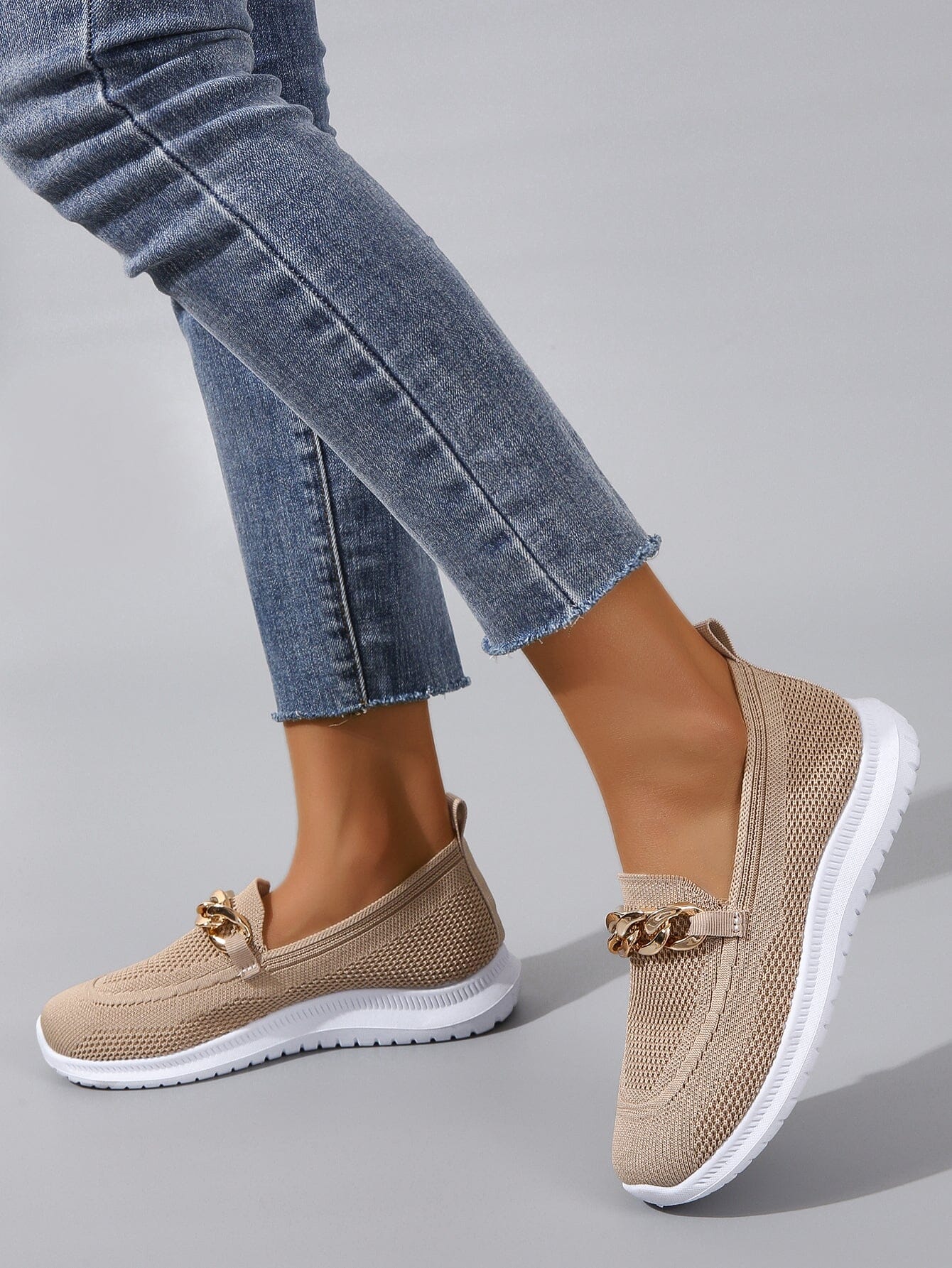 White Chunky Sneakers for Women with Breathable Mesh and Chain Design – Stylish Casual Footwear 1