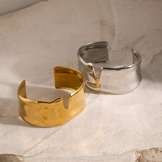 Women's Gold Bracelet Minimalist Stainless Steel 18k Gold 1
