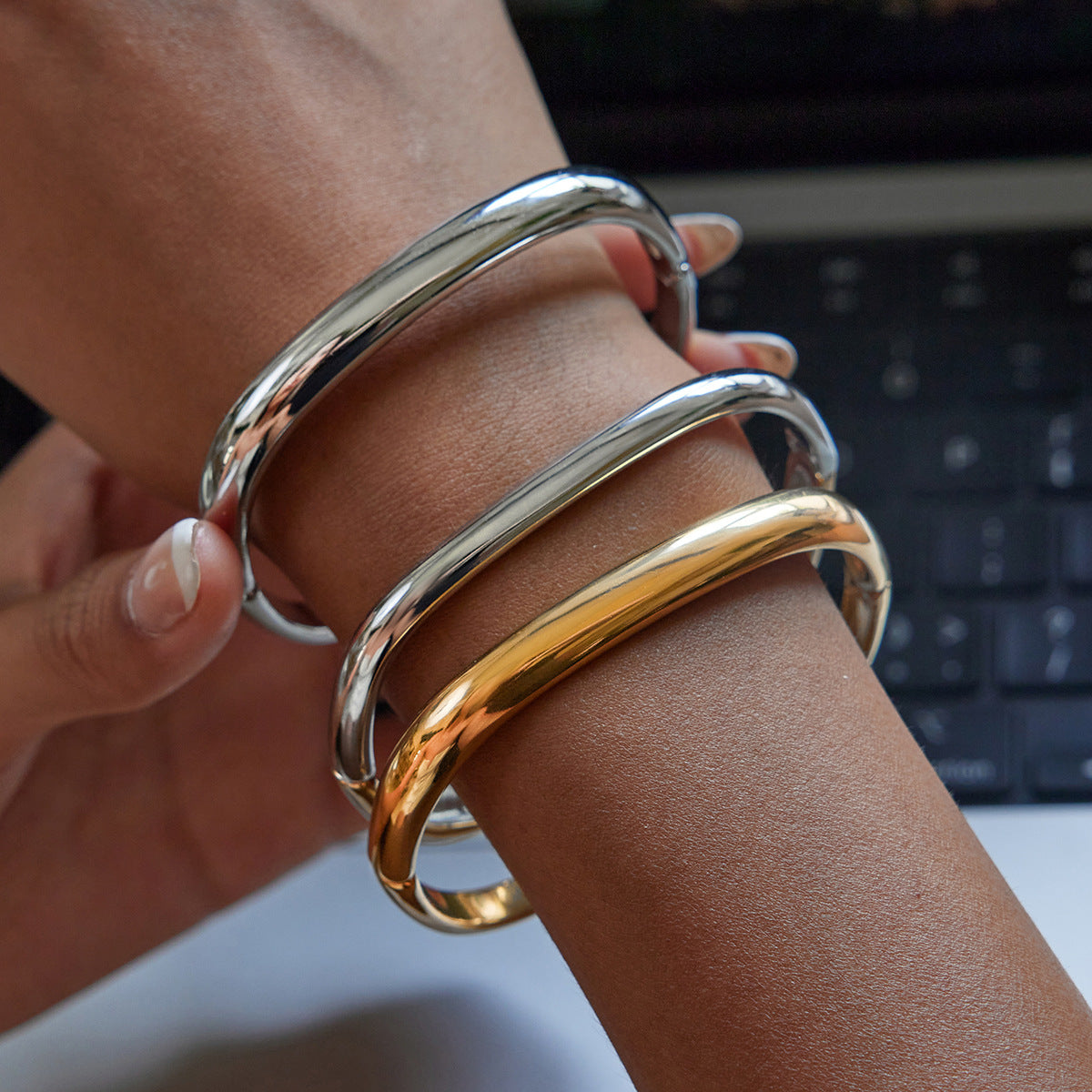 Women's Gold Bracelet Stainless Steel Hypoallergenic Modern Design 2