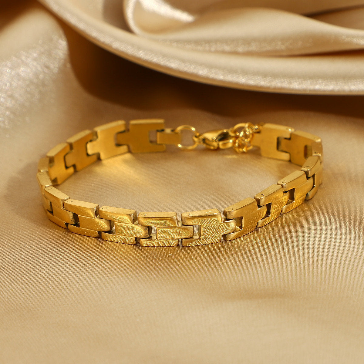 Women's Gold Bracelet Waterproof Stainless Steel 18k Gold 2