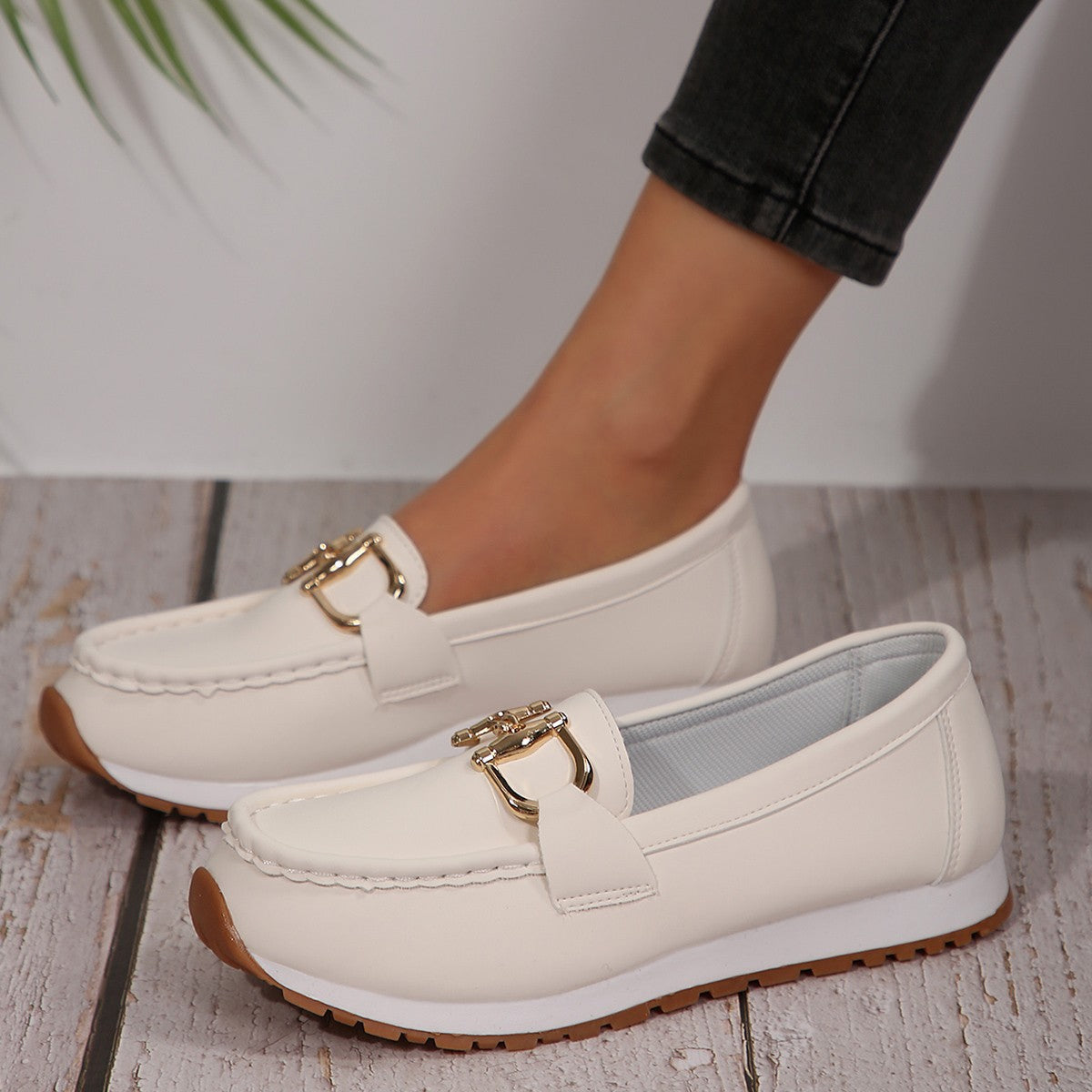 Women's Slip-On Platform Sneakers with Chain Detail – Casual Moc Toe Design 2