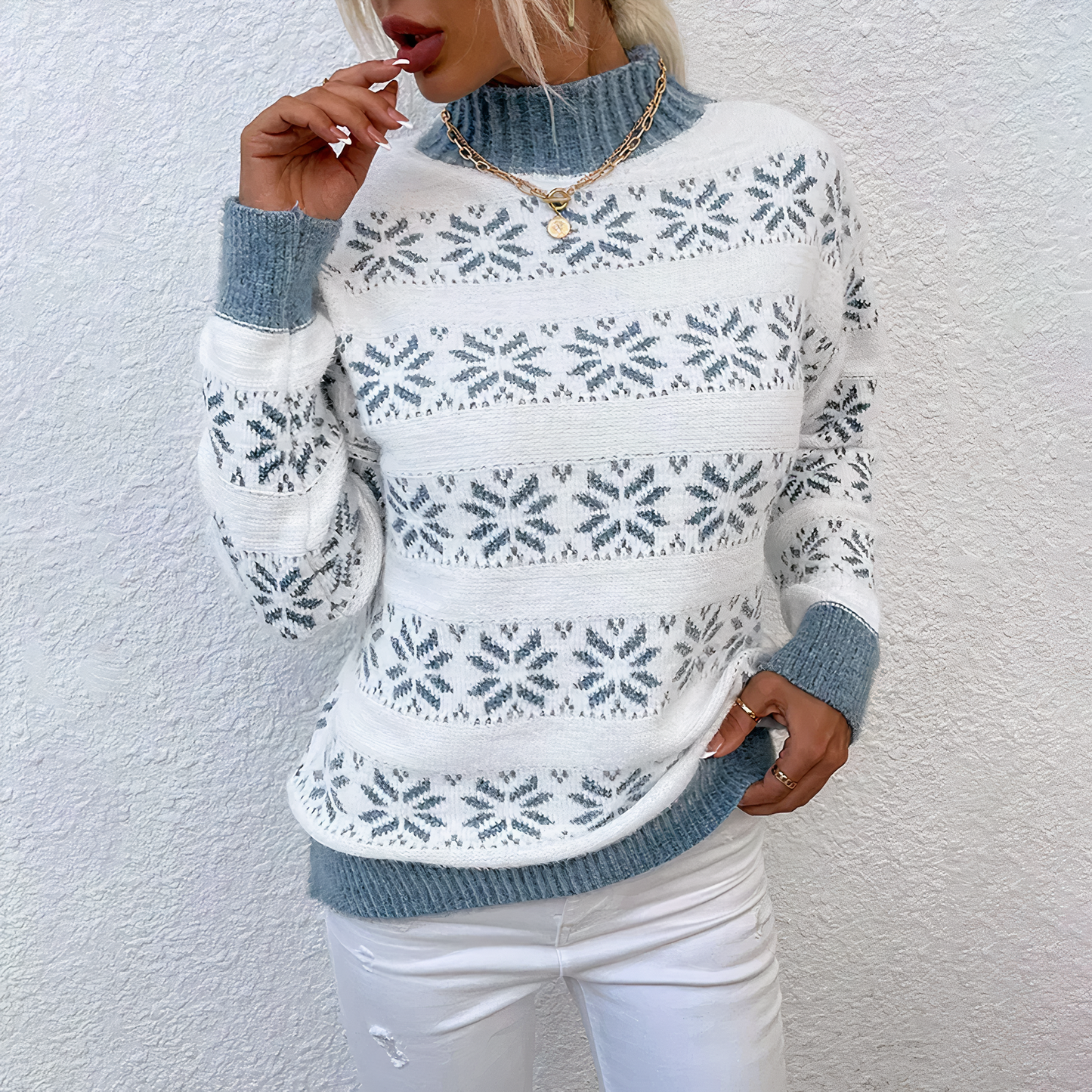 Women's Knitted Turtleneck Sweater with Snowflake Design – Cozy Winter Fashion 4