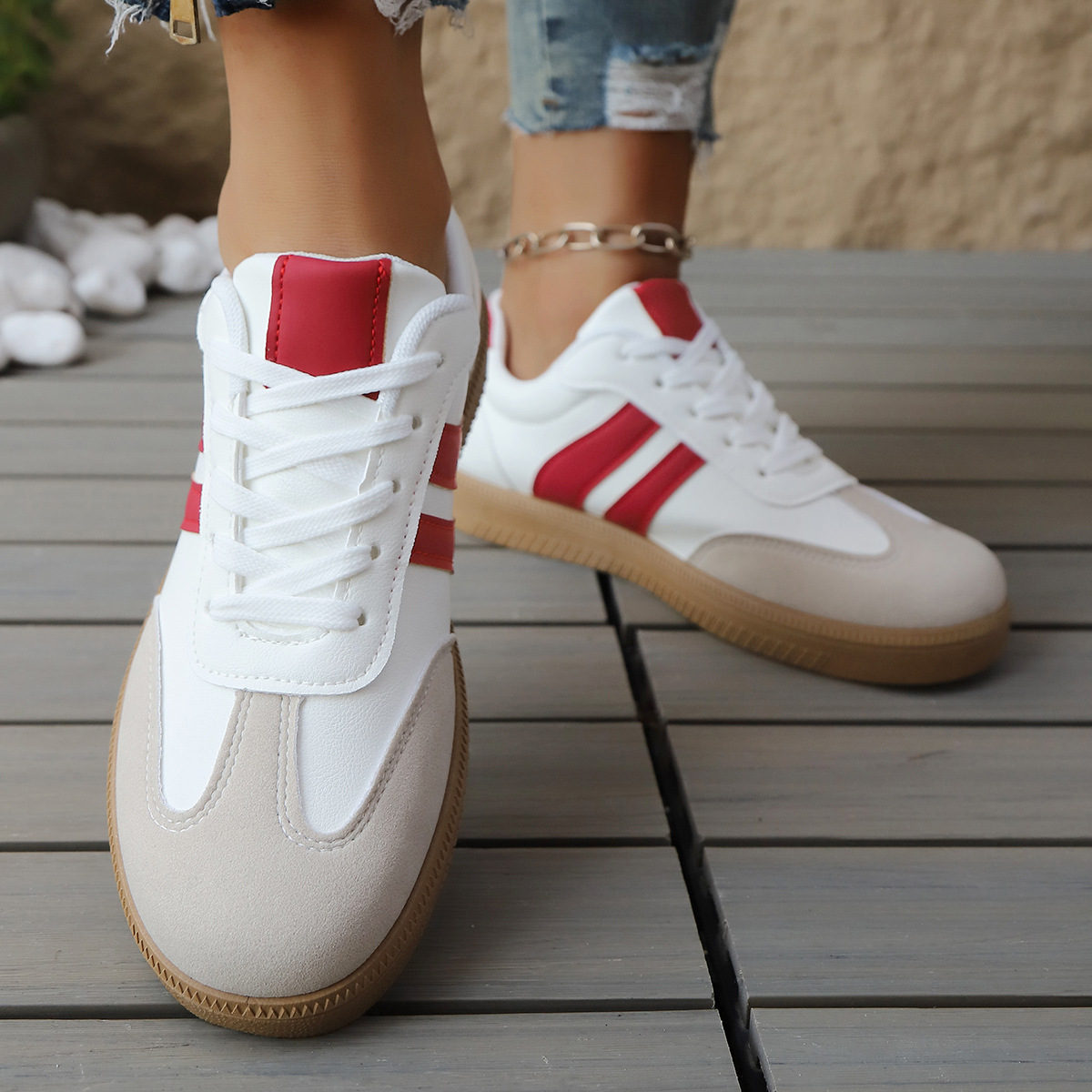 Women's Leather Retro Low-Top Sneakers in White Green – front view | Hensley London