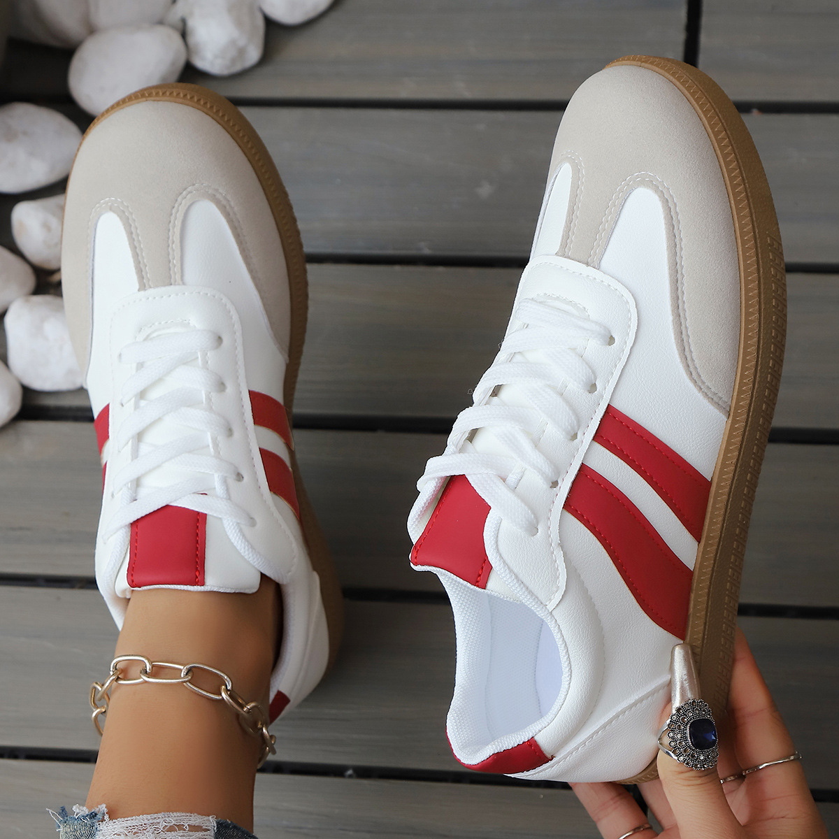 Women's Leather Retro Low-Top Sneakers in White Green – side view | Hensley London